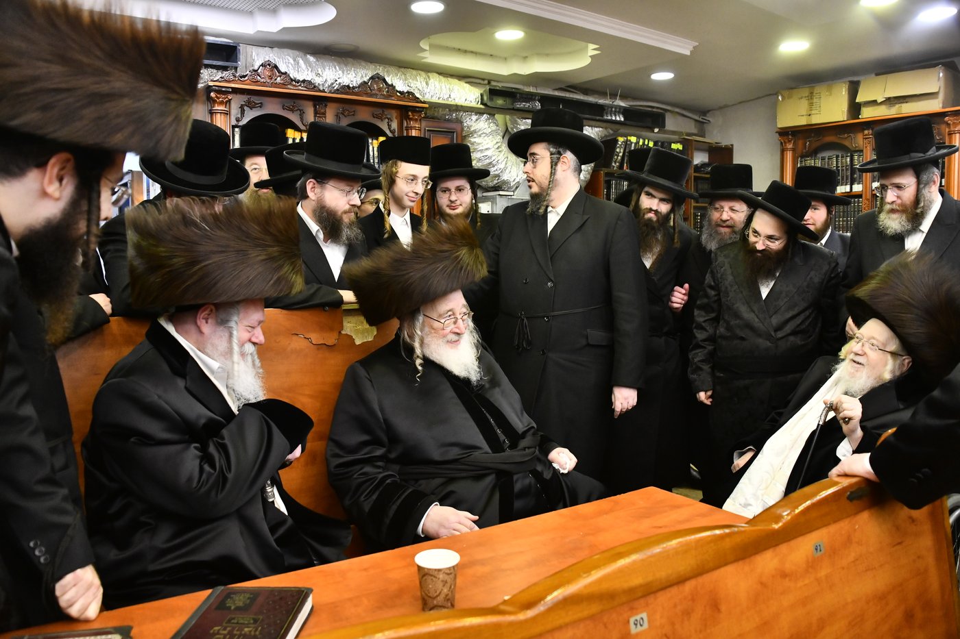 שמחת הברית בחצרות קרעטשניף - פרמשילאן - ספינקא