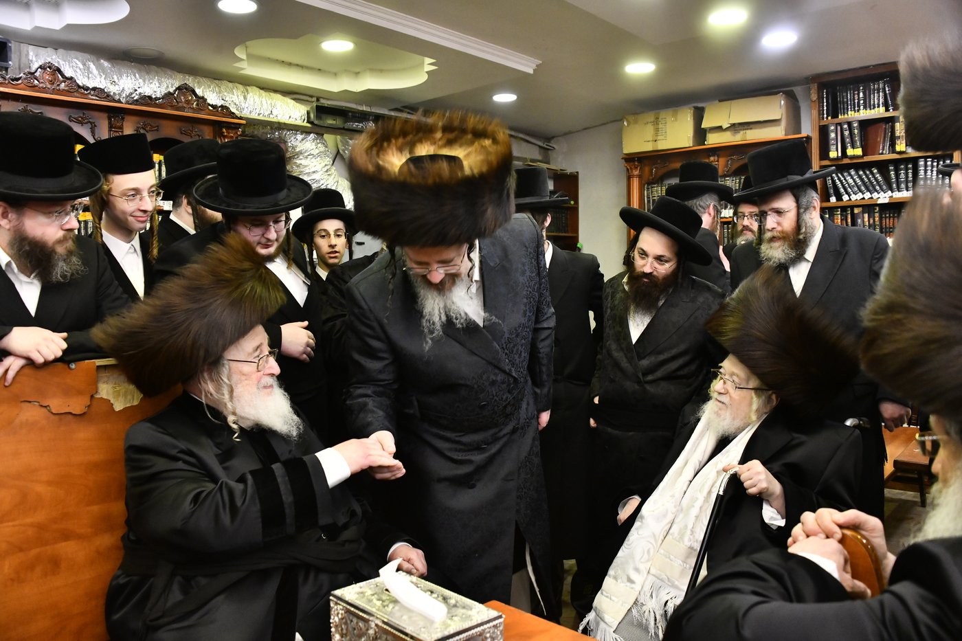 שמחת הברית בחצרות קרעטשניף - פרמשילאן - ספינקא