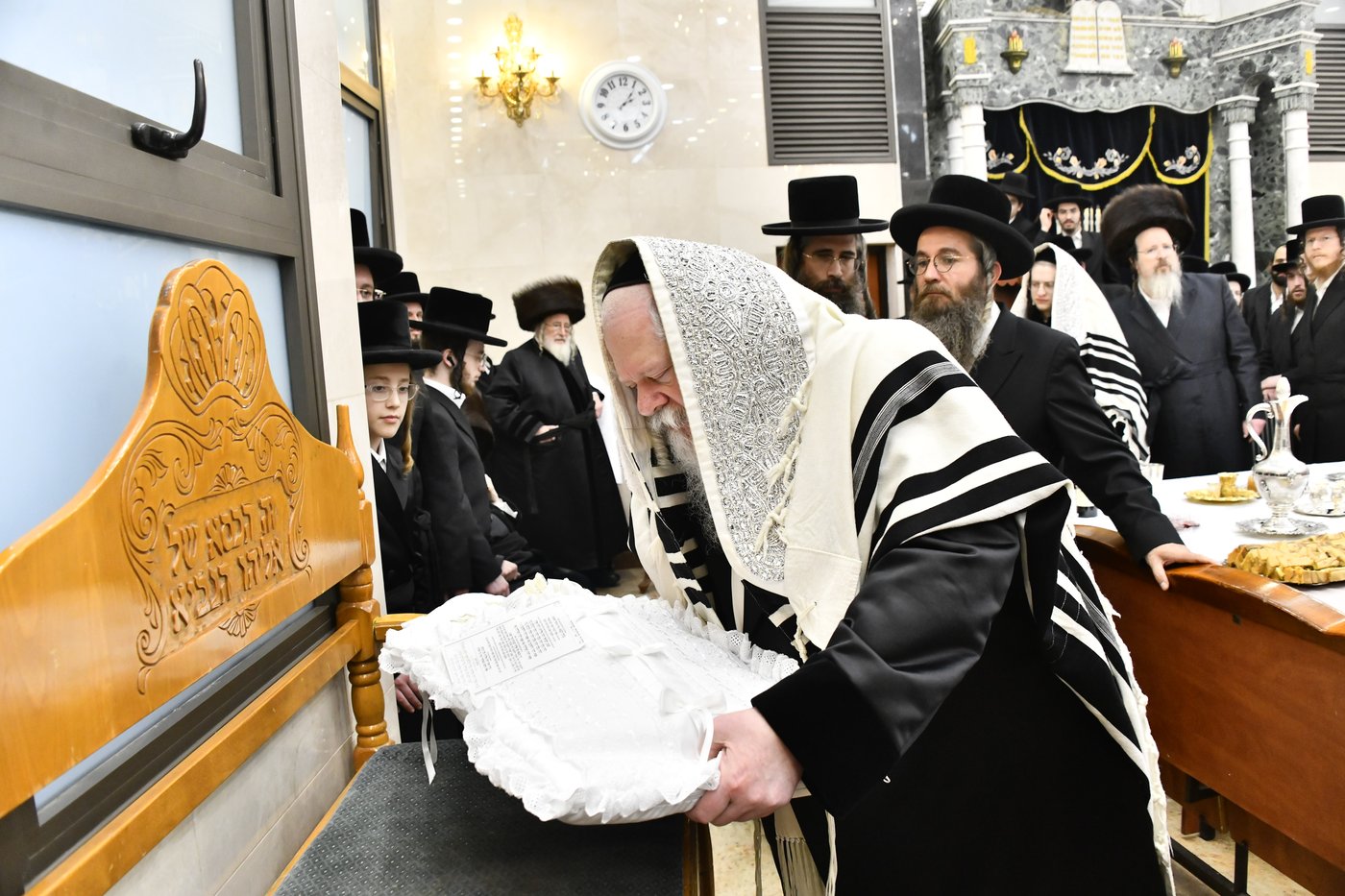 שמחת הברית בחצרות קרעטשניף - פרמשילאן - ספינקא