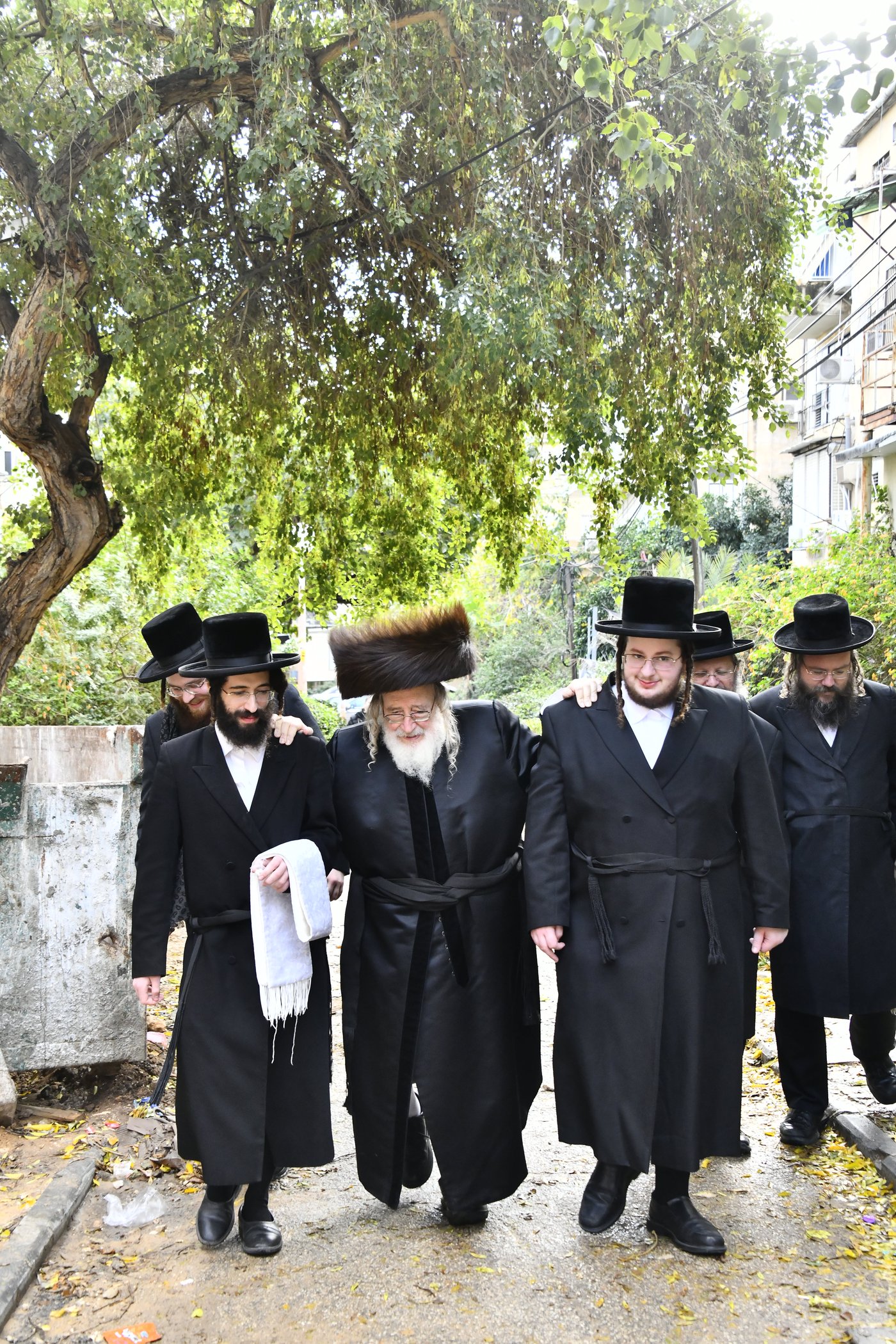 שמחת הברית בחצרות קרעטשניף - פרמשילאן - ספינקא