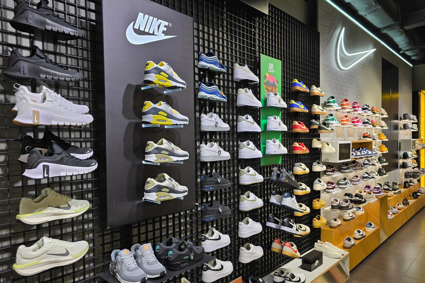 ריח פרחוני נמצא כמעודד רכישה. חנות של נייקי