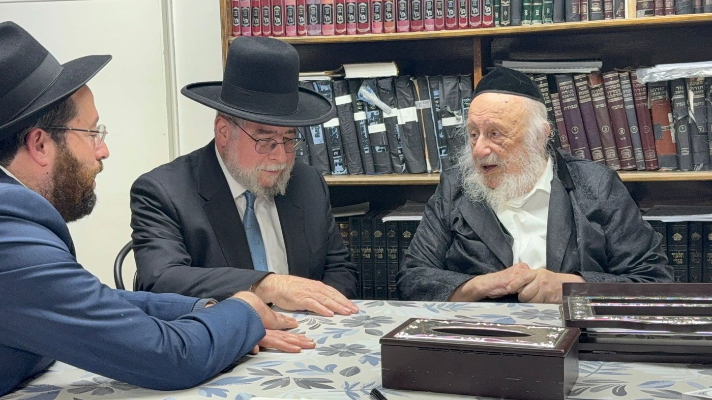 הרב גולדשמידט השבוע במעונו של הגרב"ד פוברסקי