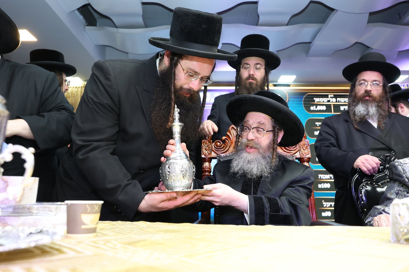 הדינר לטובת קרעטשניף סיגעט