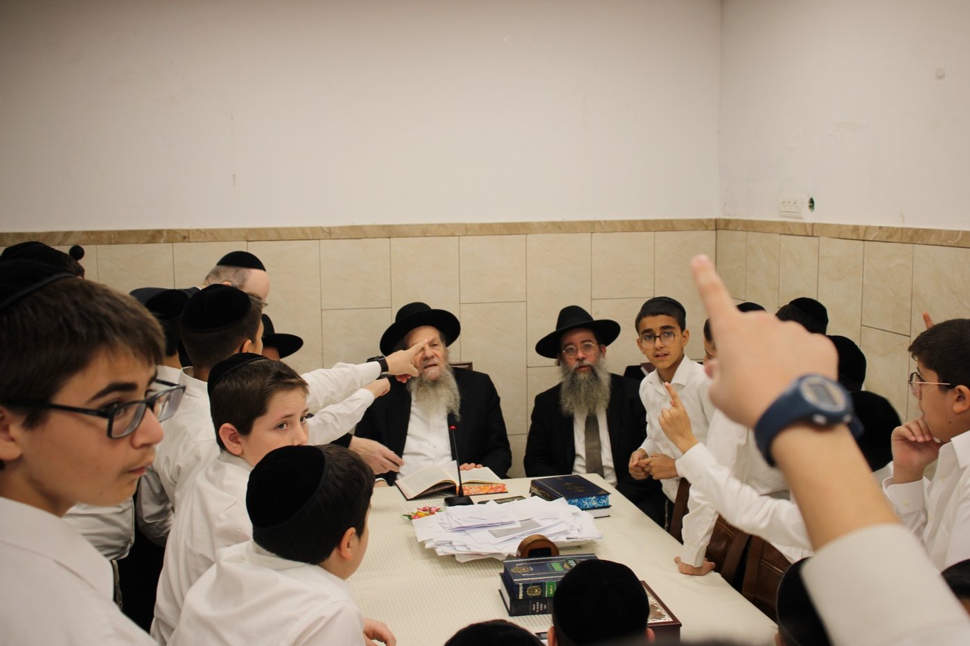 תלמידי "פרי תואר" בבתיהם של גדולי ישראל