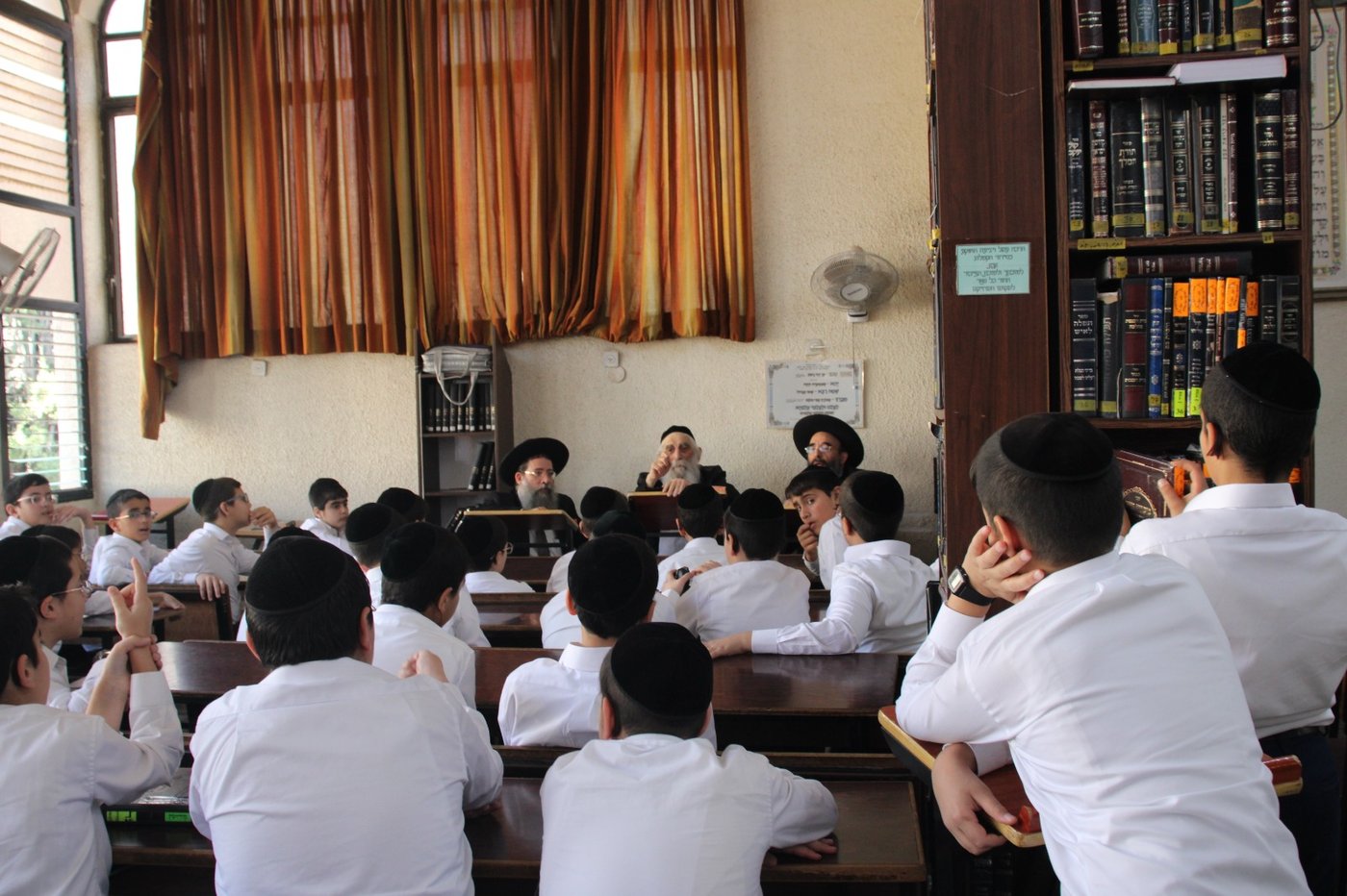 תלמידי "פרי תואר" בבתיהם של גדולי ישראל