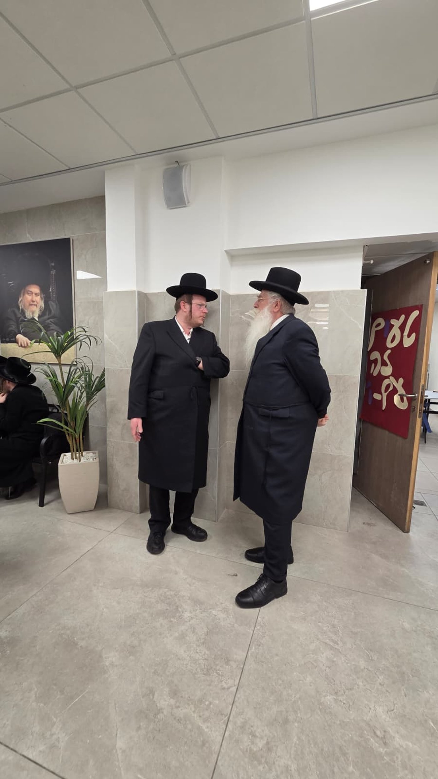 מחכים בזמן הכינוס