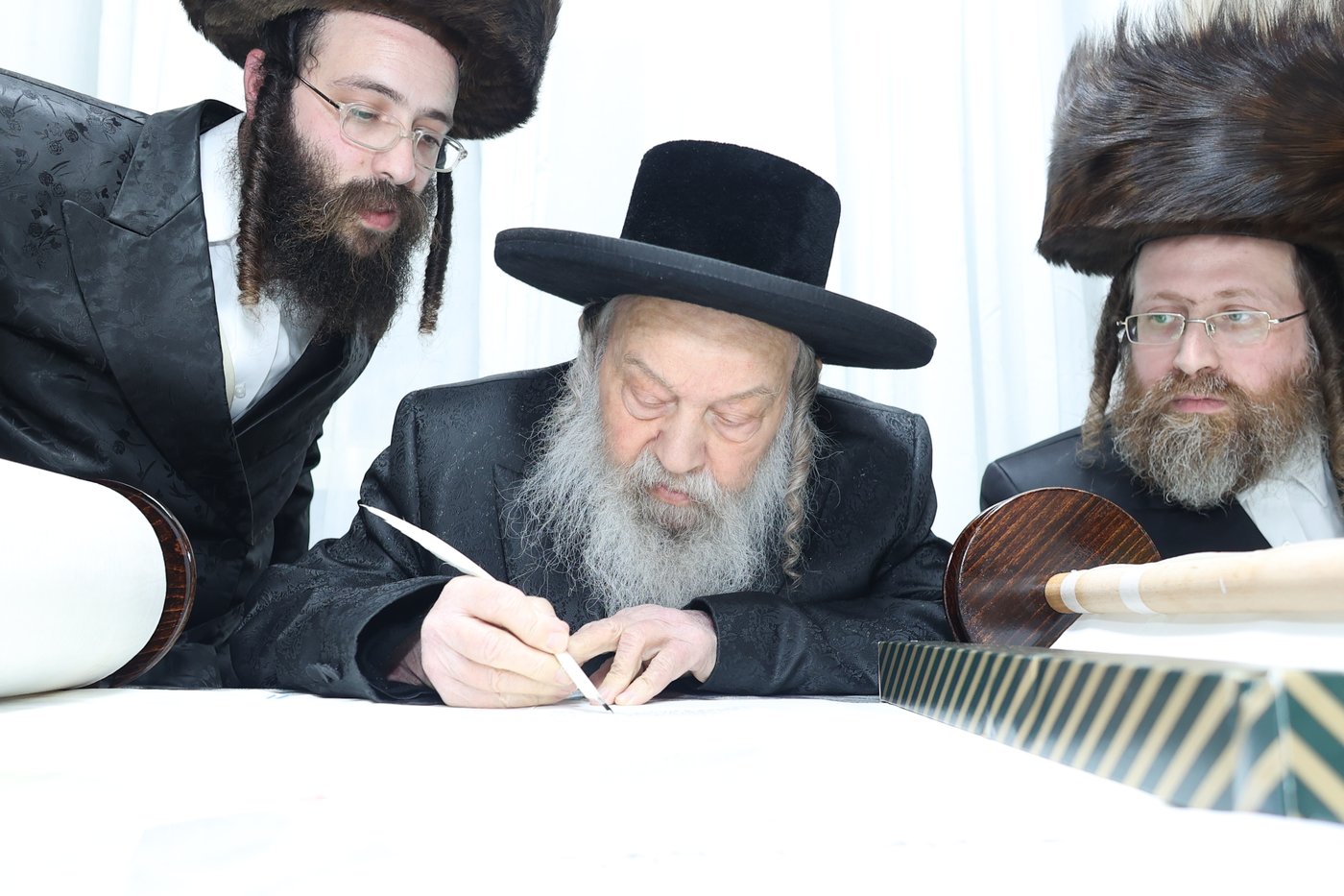 הכנסת ס"ת לע"נ האברך ר' מרדכי יואל פעקעטע זצ"ל