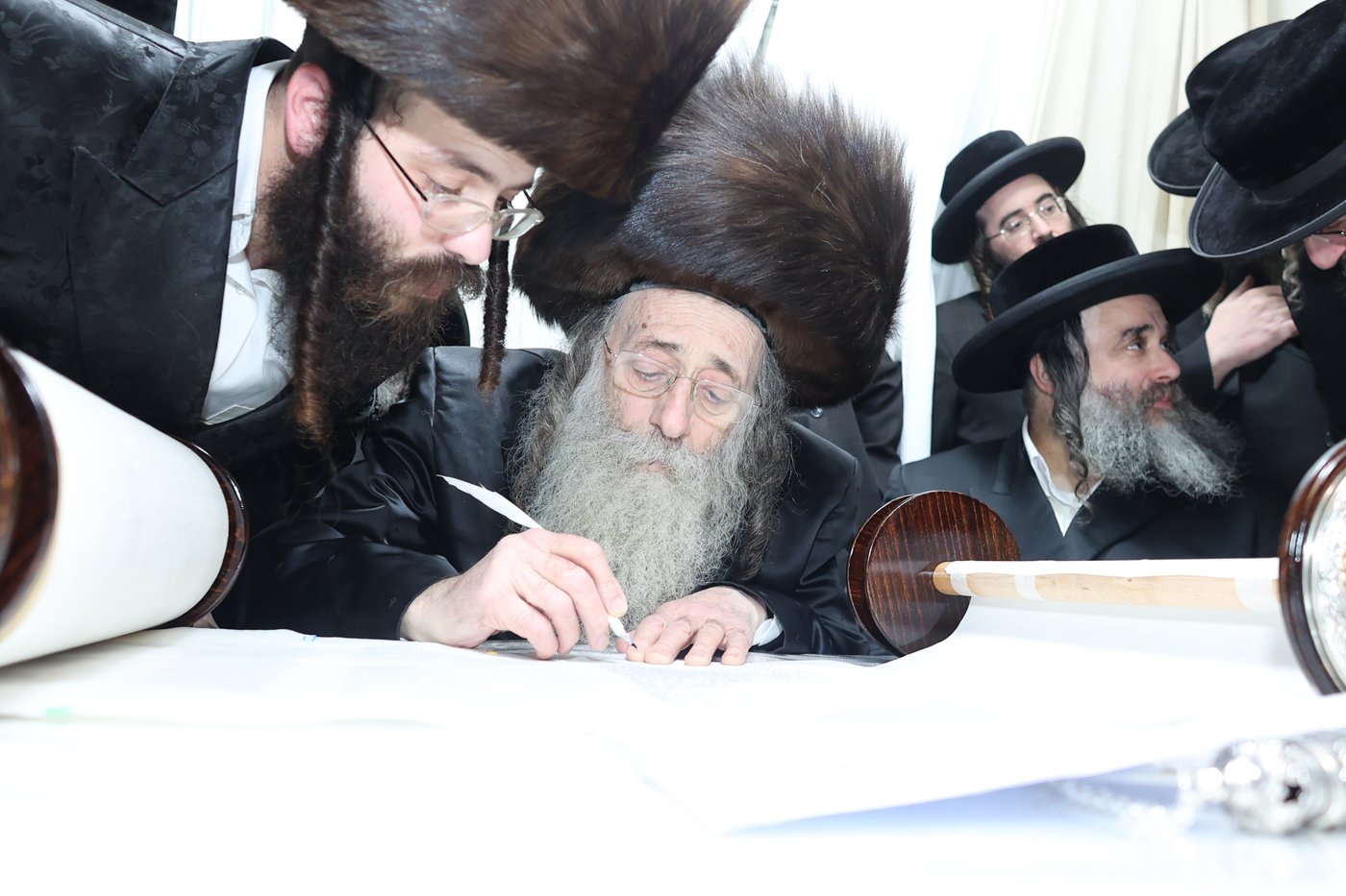 הכנסת ס"ת לע"נ האברך ר' מרדכי יואל פעקעטע זצ"ל