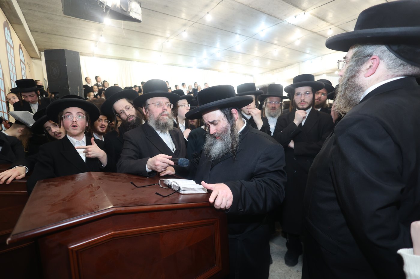 הכנסת ס"ת לע"נ האברך ר' מרדכי יואל פעקעטע זצ"ל