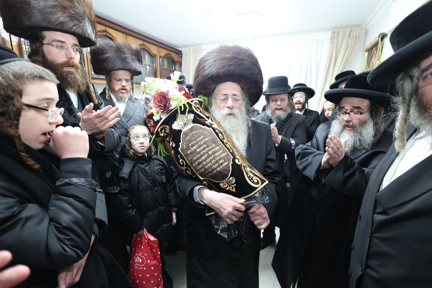 הכנסת ס"ת לע"נ האברך ר' מרדכי יואל פעקעטע זצ"ל