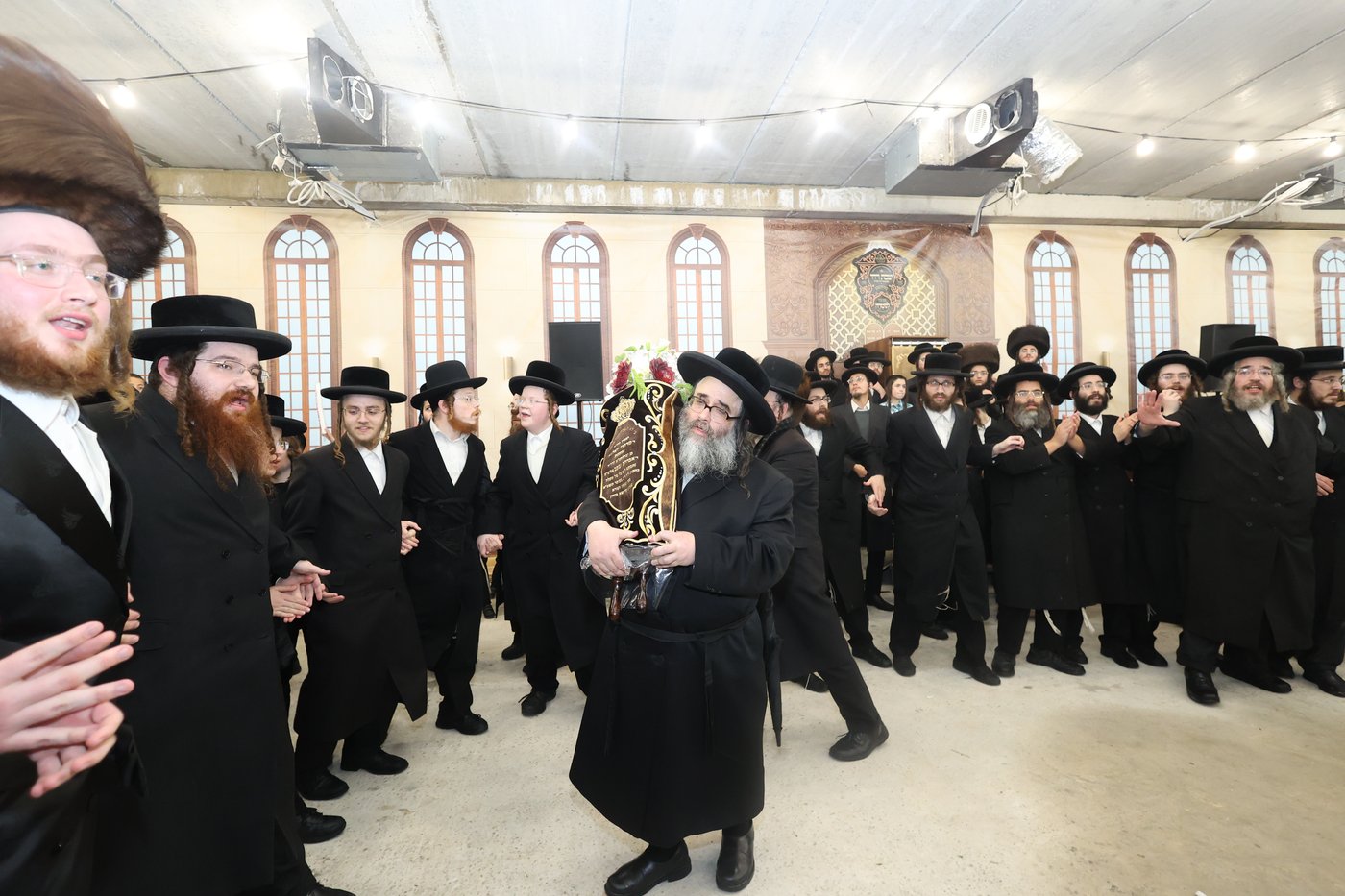 הכנסת ס"ת לע"נ האברך ר' מרדכי יואל פעקעטע זצ"ל