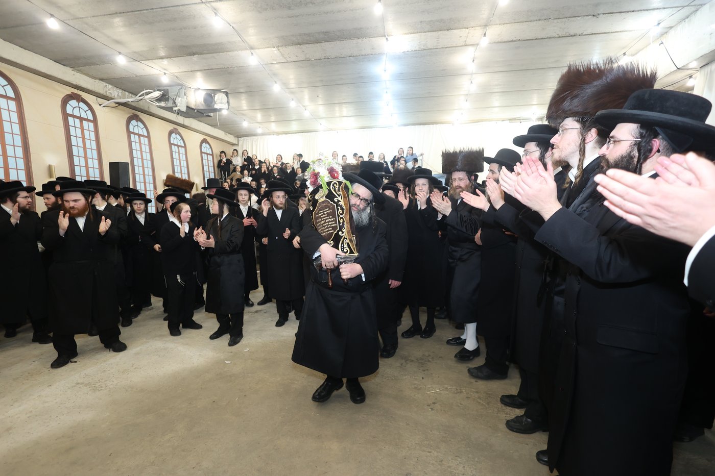 הכנסת ס"ת לע"נ האברך ר' מרדכי יואל פעקעטע זצ"ל