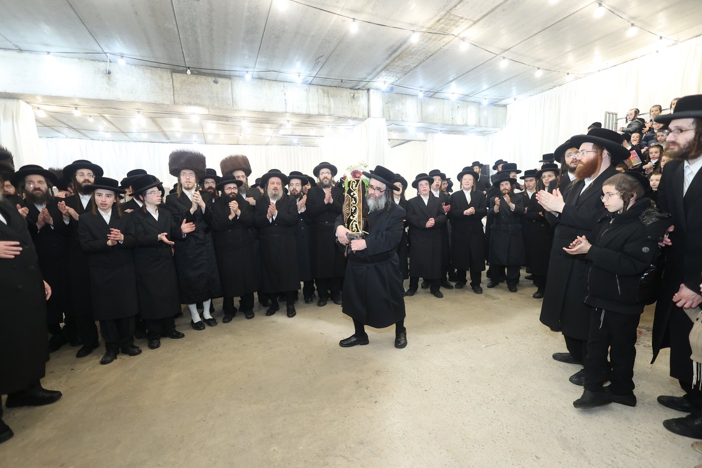 הכנסת ס"ת לע"נ האברך ר' מרדכי יואל פעקעטע זצ"ל