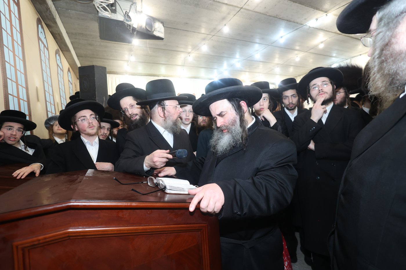 הכנסת ס"ת לע"נ האברך ר' מרדכי יואל פעקעטע זצ"ל