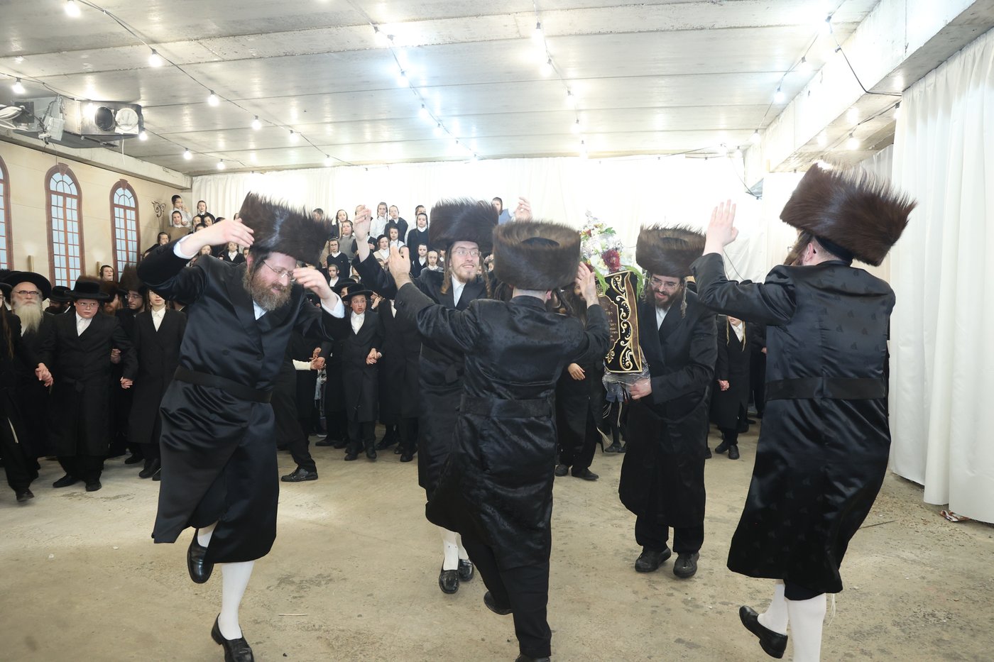 הכנסת ס"ת לע"נ האברך ר' מרדכי יואל פעקעטע זצ"ל