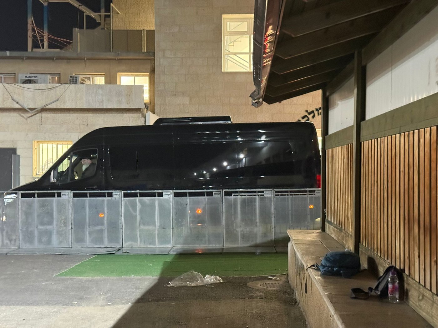 רכבו של האדמו"ר מבעלזא מגיע לכינוס