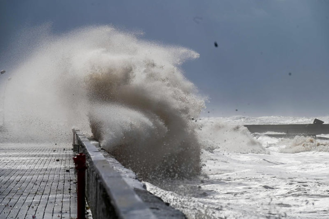 החורף חזר במלוא העוצמה: גשם, חשש לשיטפונות, רוחות חזקות וים מסוכן