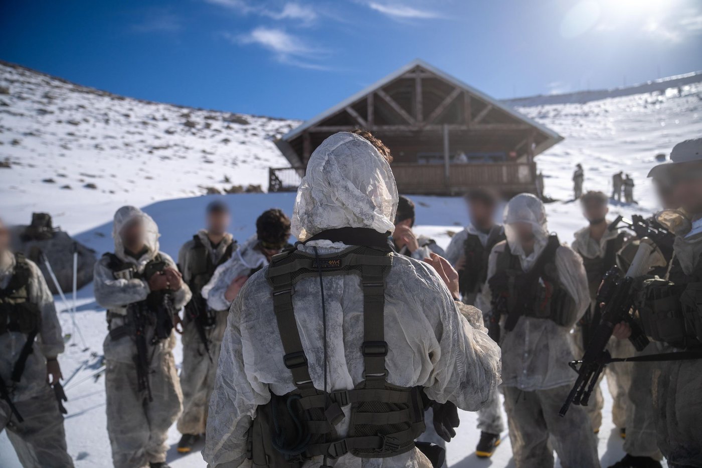 בשלג הכבד: כוחות 'האלפינסטים' השלימו את היערכותם המבצעית בכתר החרמון