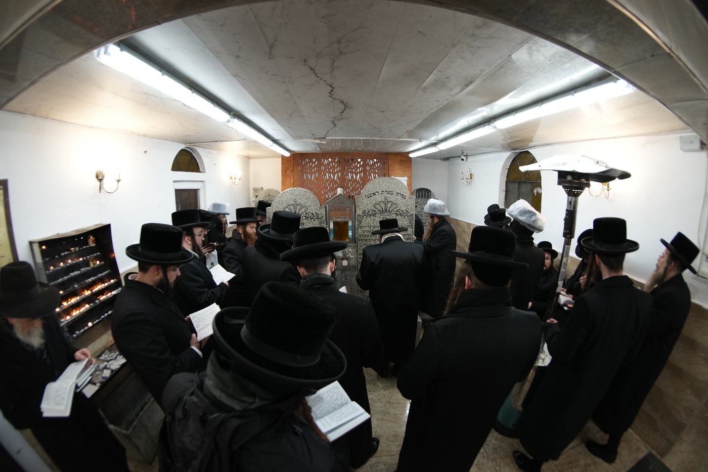 האדמו"ר משומרי אמונים במסע הקודש לפולין