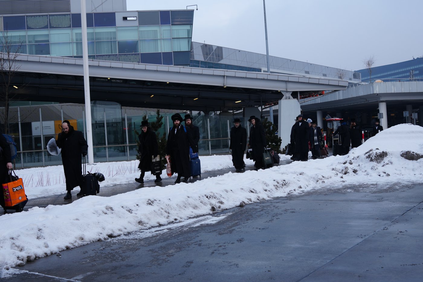האדמו"ר משומרי אמונים במסע הקודש לפולין