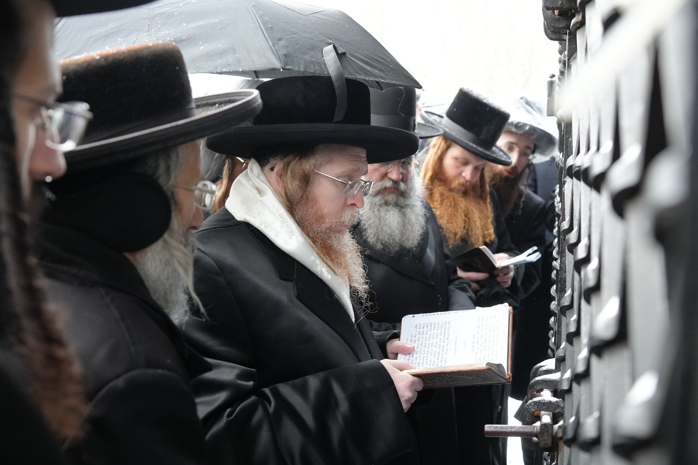 האדמו"ר משומרי אמונים במסע הקודש לפולין