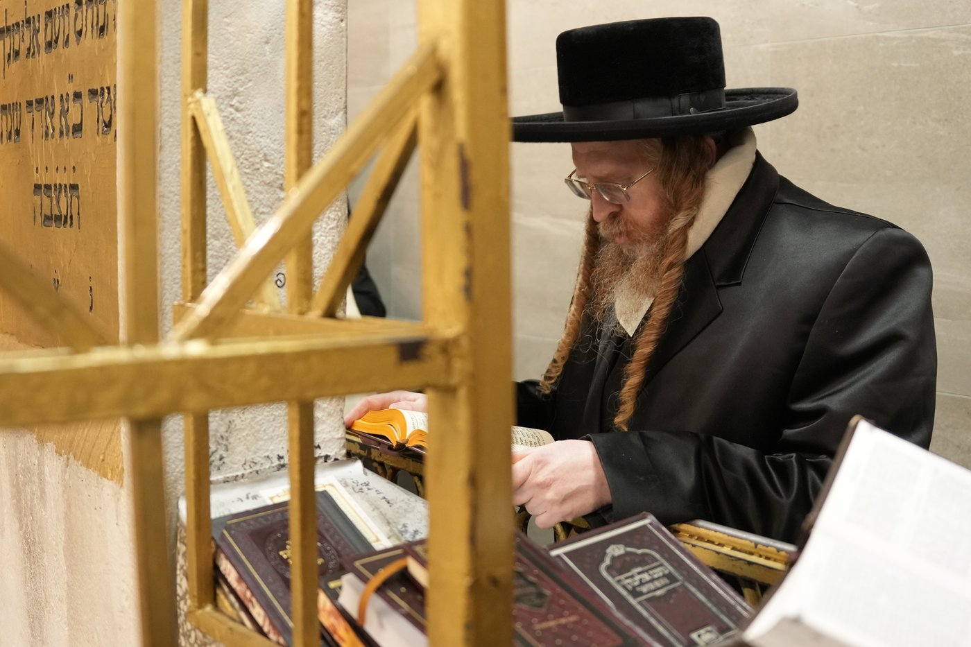 האדמו"ר משומרי אמונים במסע הקודש לפולין