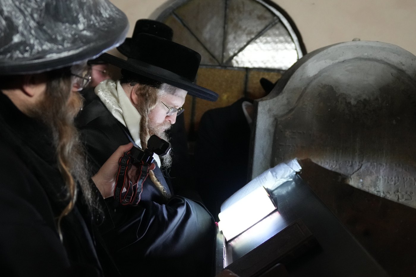 האדמו"ר משומרי אמונים במסע הקודש לפולין