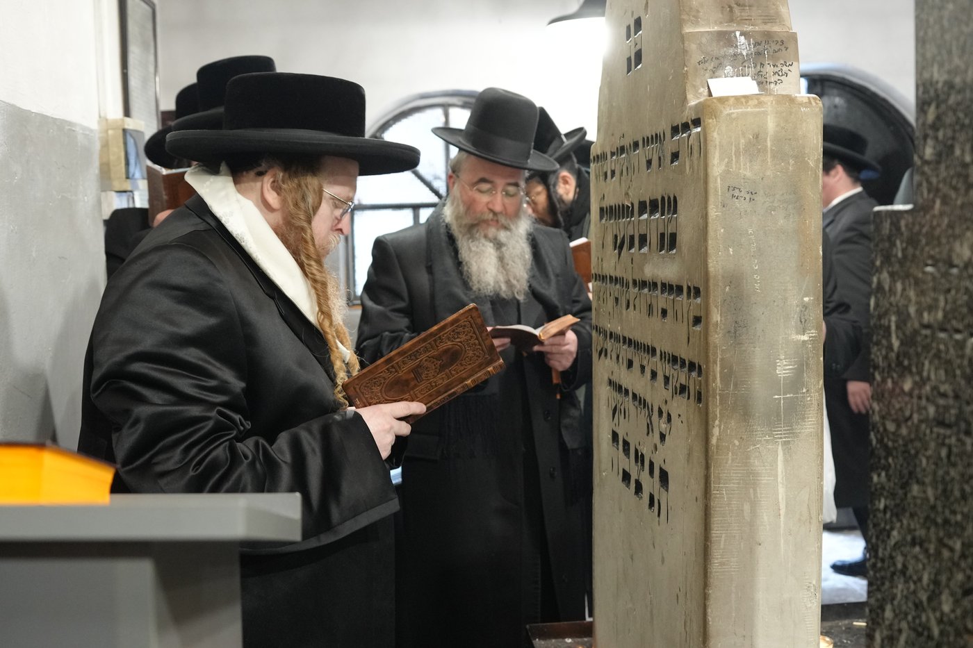 האדמו"ר משומרי אמונים במסע הקודש לפולין