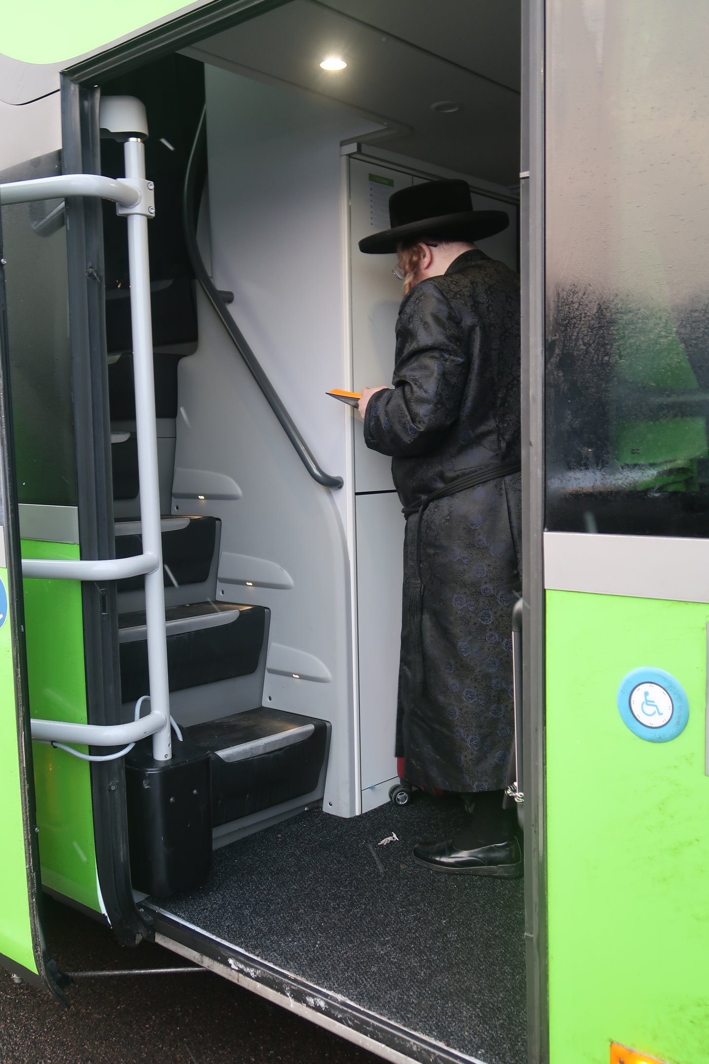 האדמו"ר משומרי אמונים במסע הקודש לפולין