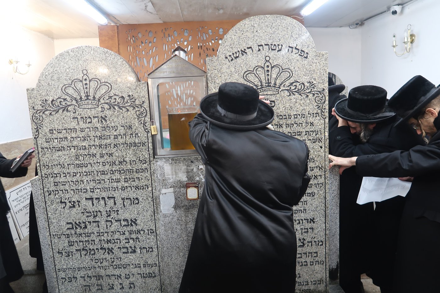 האדמו"ר משומרי אמונים במסע הקודש לפולין