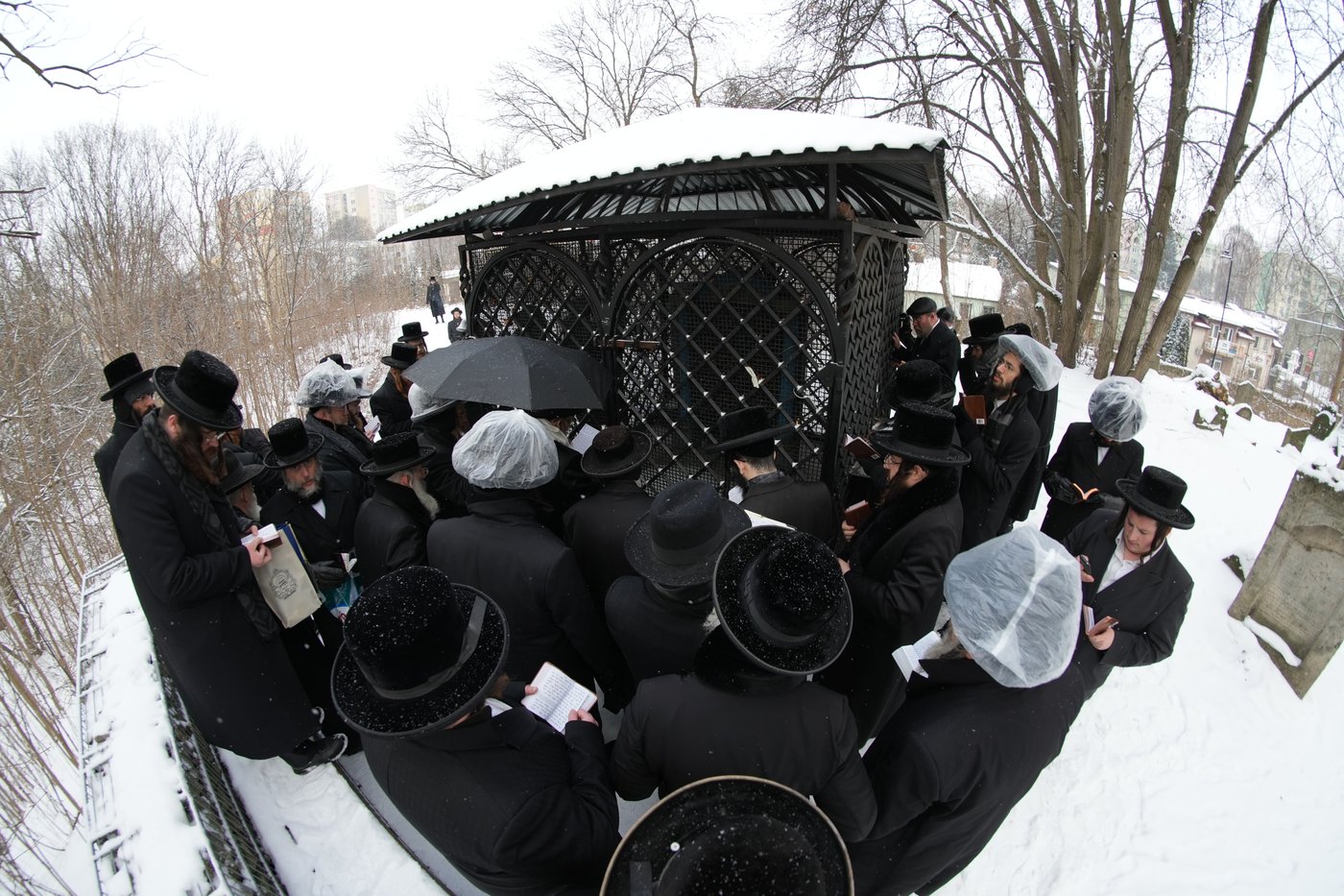 האדמו"ר משומרי אמונים במסע הקודש לפולין