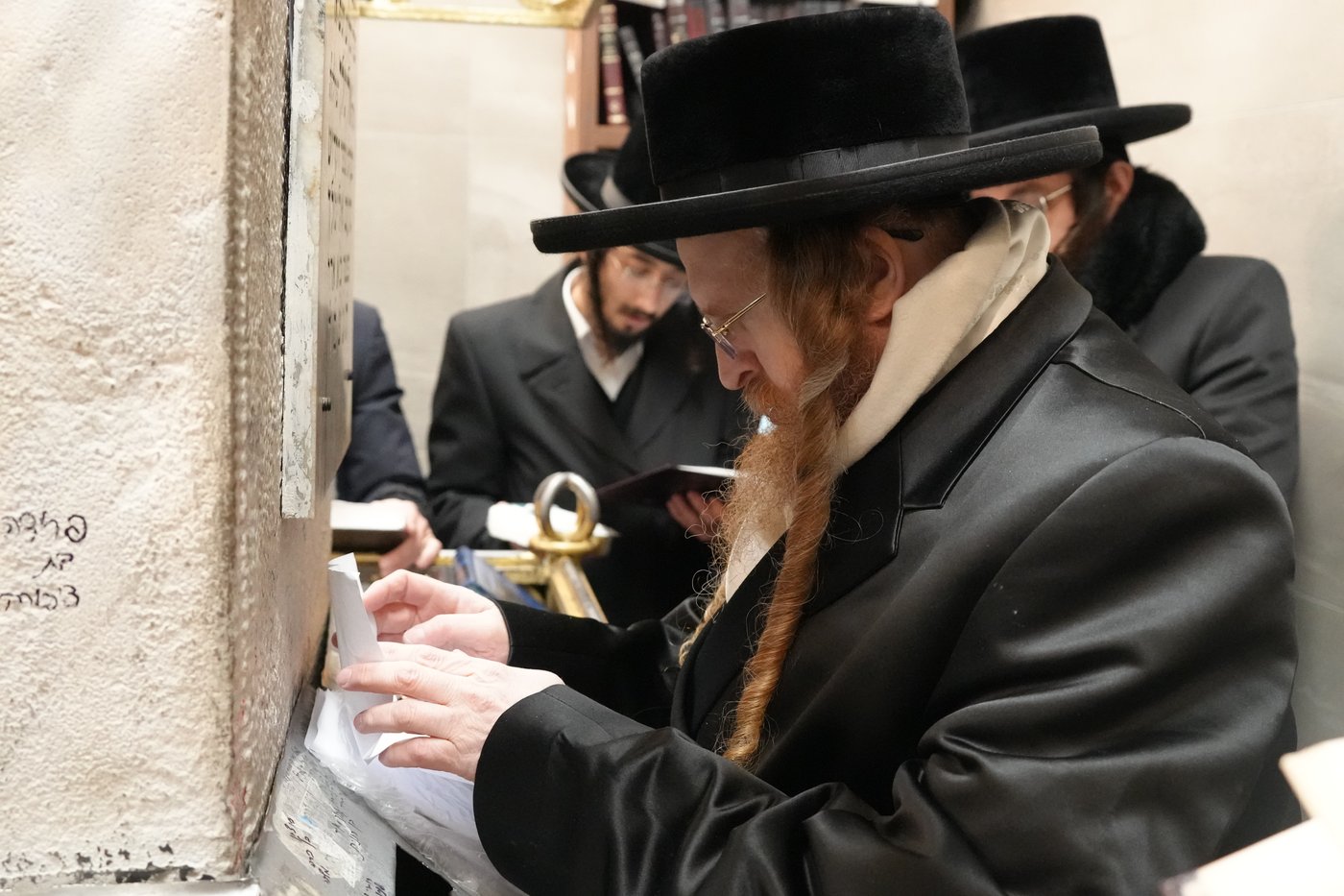 האדמו"ר משומרי אמונים במסע הקודש לפולין