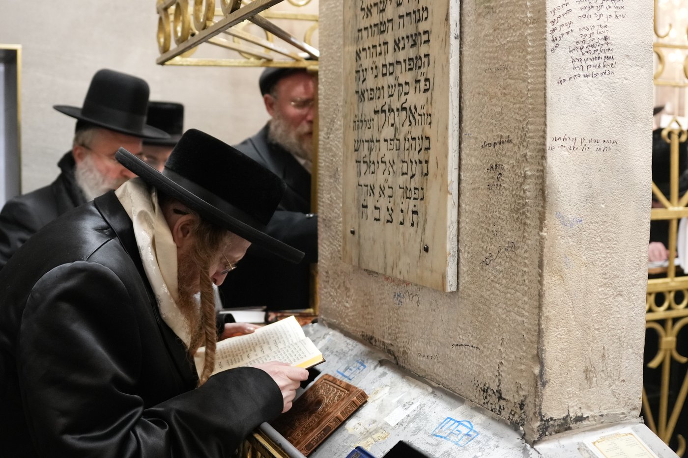 האדמו"ר משומרי אמונים במסע הקודש לפולין