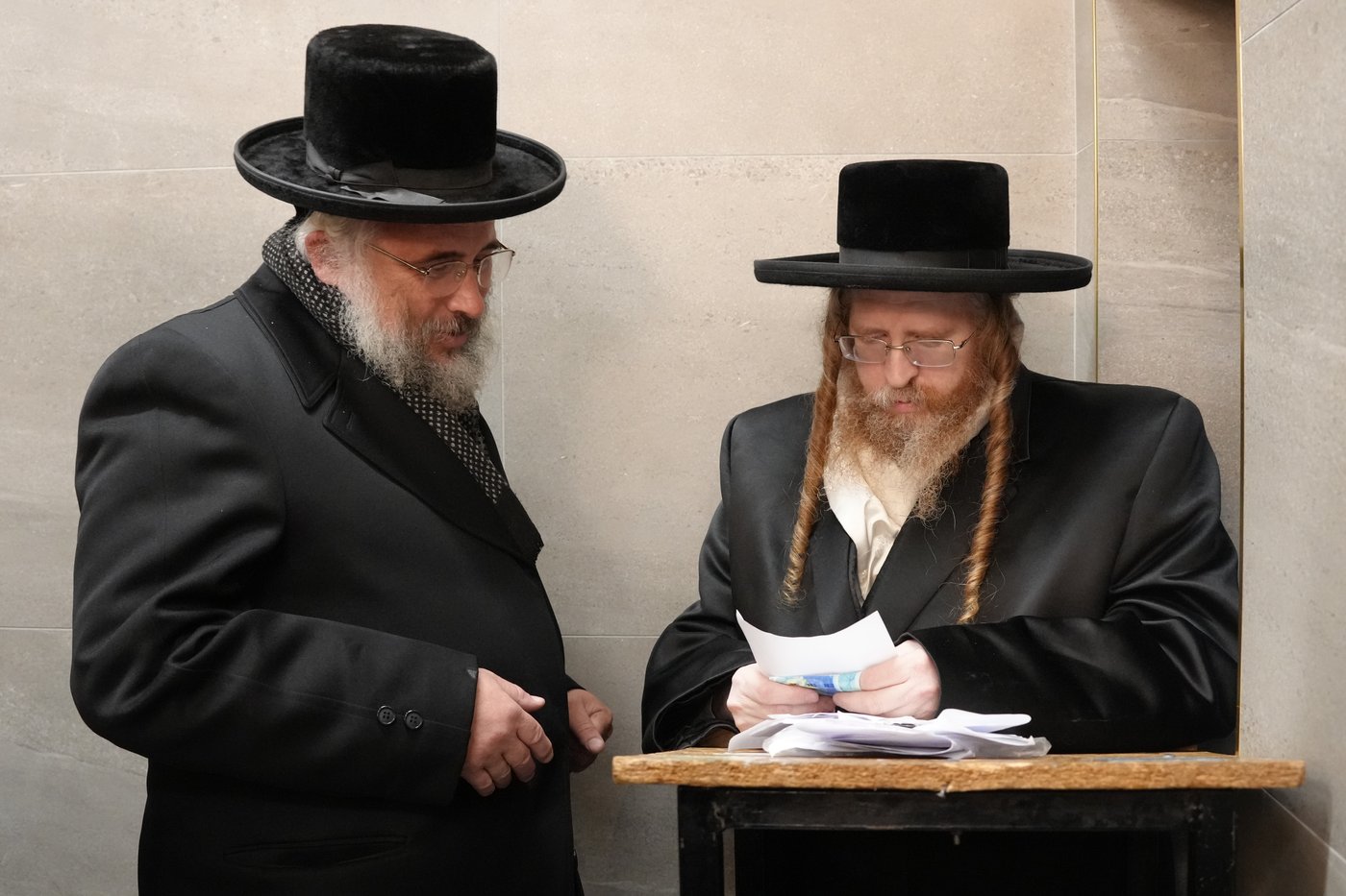 האדמו"ר משומרי אמונים במסע הקודש לפולין