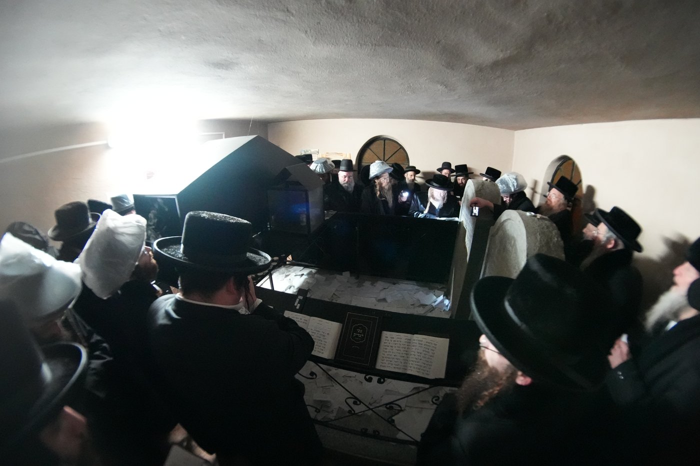 האדמו"ר משומרי אמונים במסע הקודש לפולין