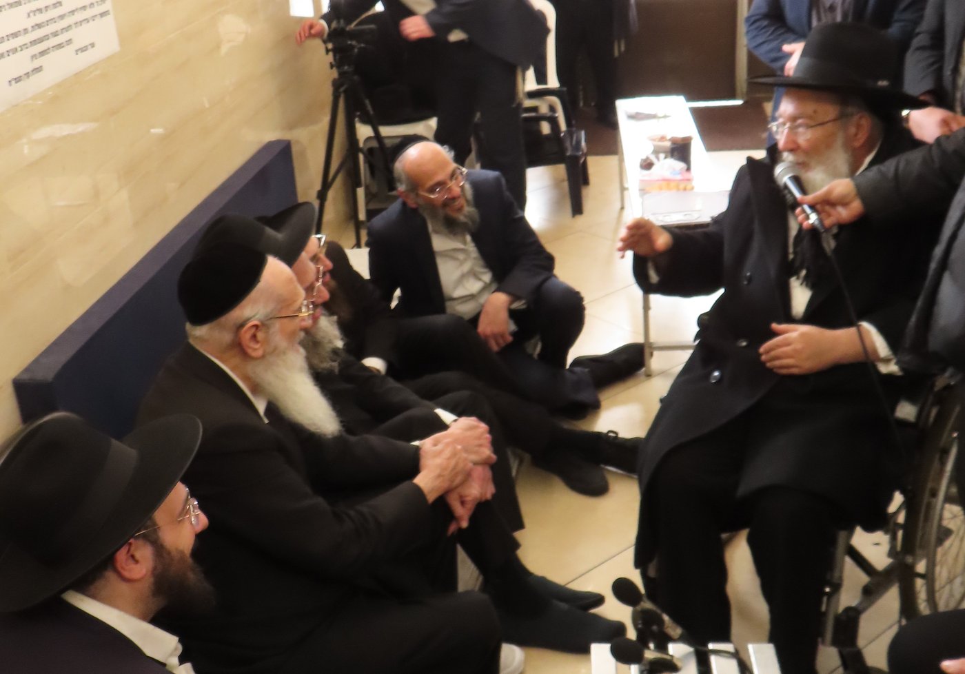 ניחום אבלים אצל הגה"צ עזרא ניסן 