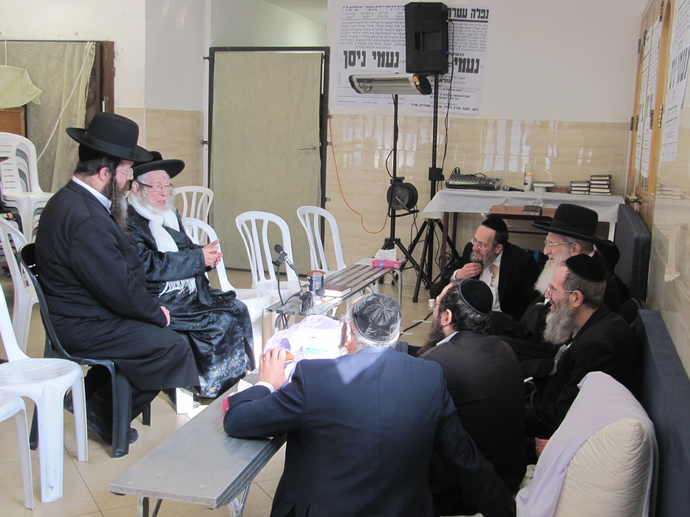 ניחום אבלים אצל הגה"צ עזרא ניסן 