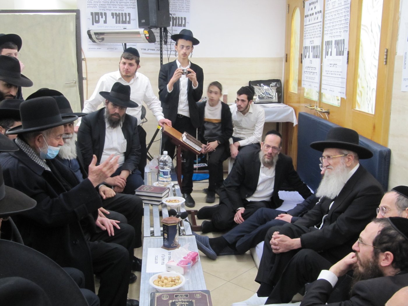 ניחום אבלים אצל הגה"צ עזרא ניסן 