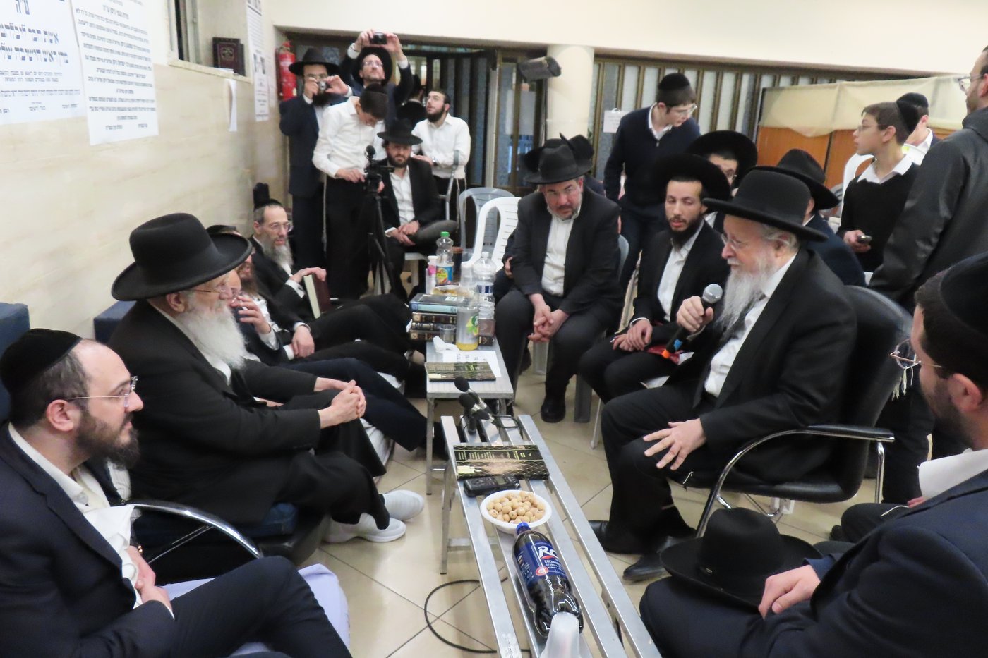 ניחום אבלים אצל הגה"צ עזרא ניסן 