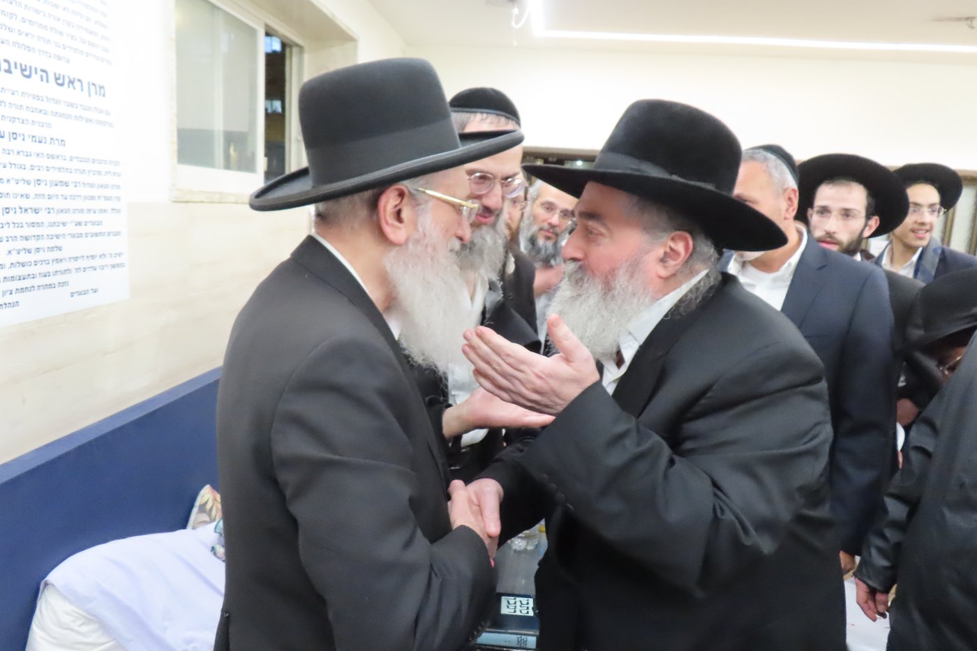 ניחום אבלים אצל הגה"צ עזרא ניסן 