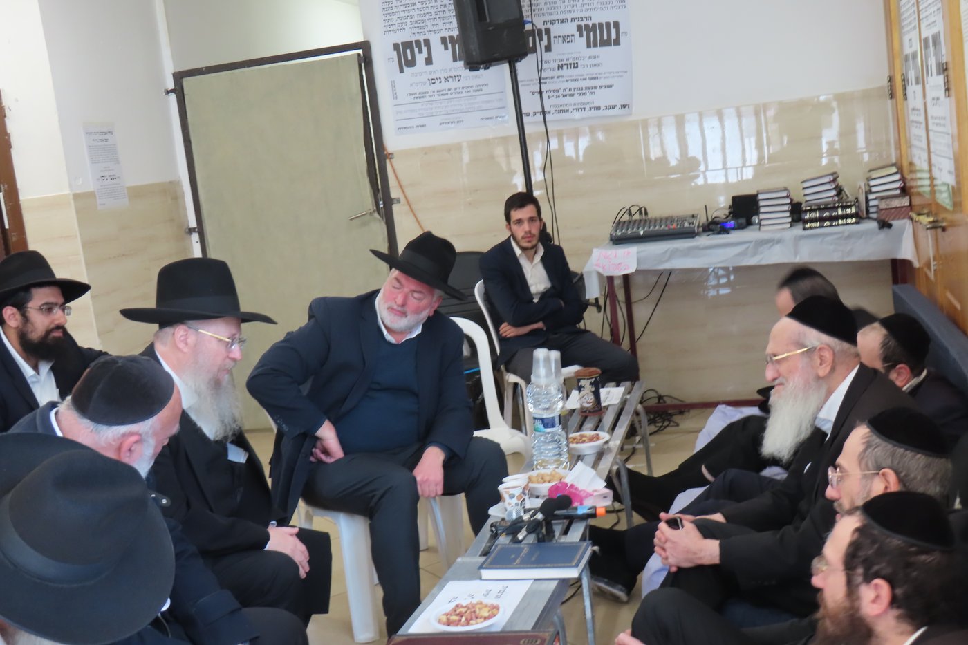 ניחום אבלים אצל הגה"צ עזרא ניסן 