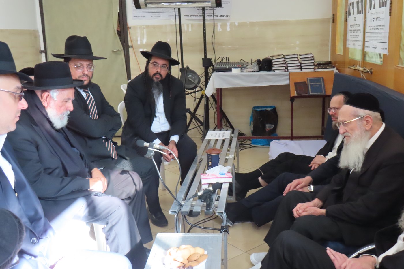 ניחום אבלים אצל הגה"צ עזרא ניסן 