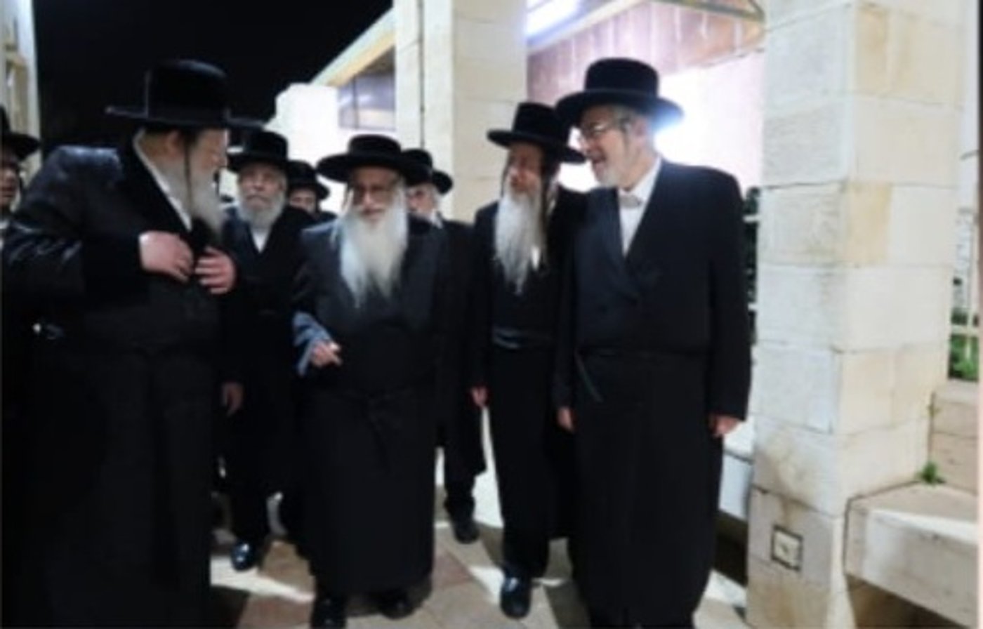 האדמו"ר ממודז'יץ והגר"צ רבינוביץ אצל האדמו"ר מצאנז