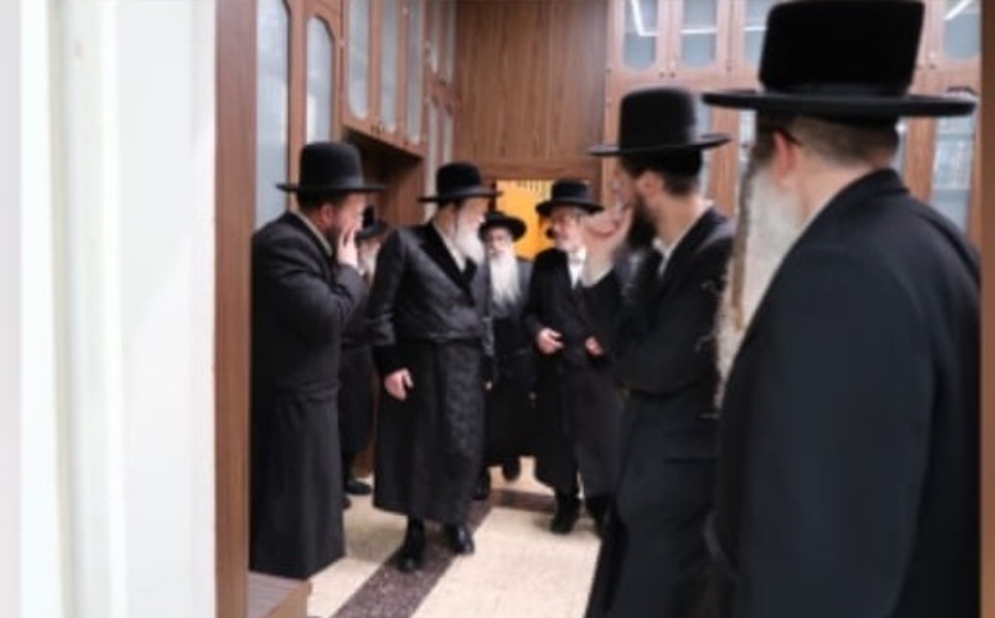 האדמו"ר ממודז'יץ והגר"צ רבינוביץ אצל האדמו"ר מצאנז