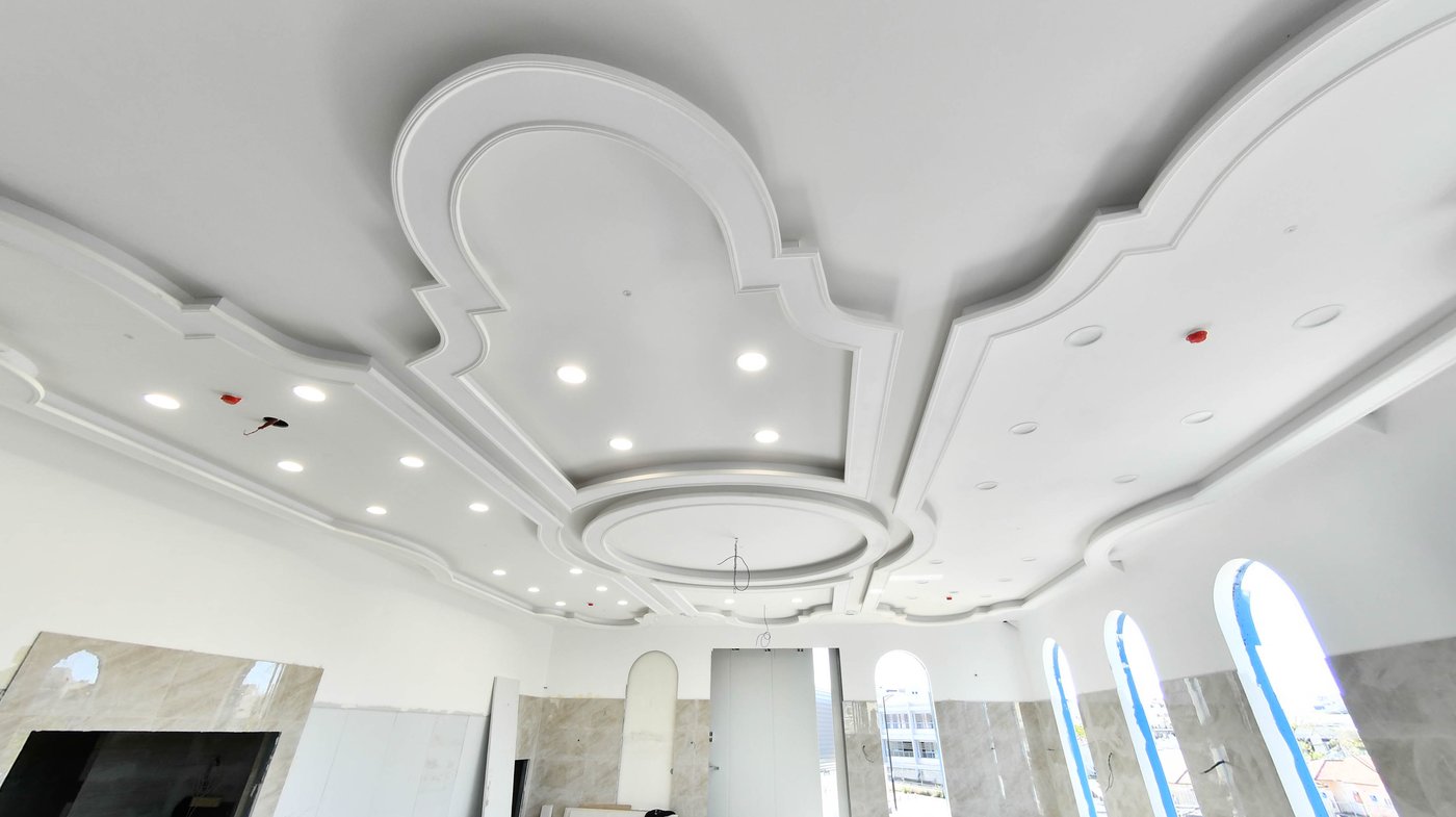 האדמו"ר מטעמשוואר אלעד בסיור בבית מדרשו