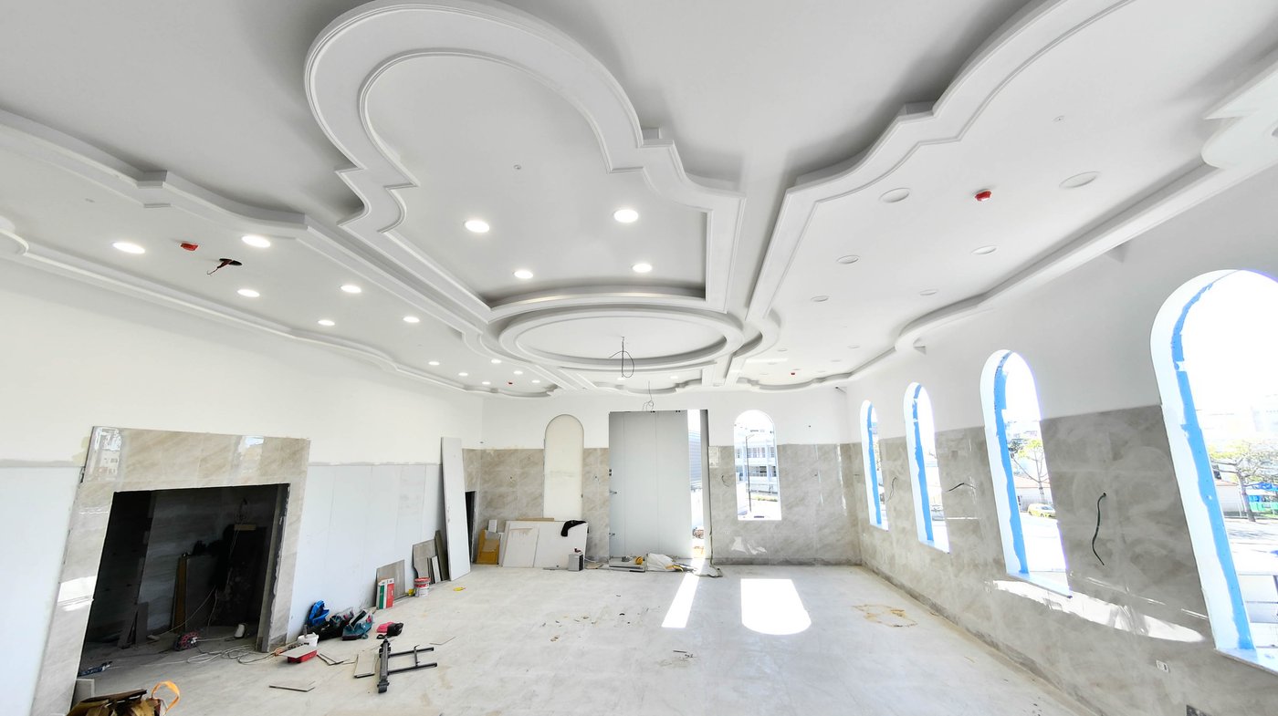 האדמו"ר מטעמשוואר אלעד בסיור בבית מדרשו