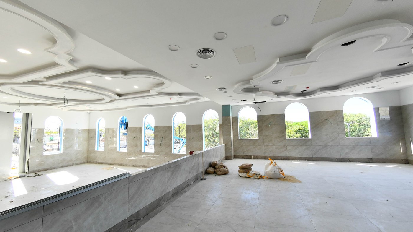 האדמו"ר מטעמשוואר אלעד בסיור בבית מדרשו