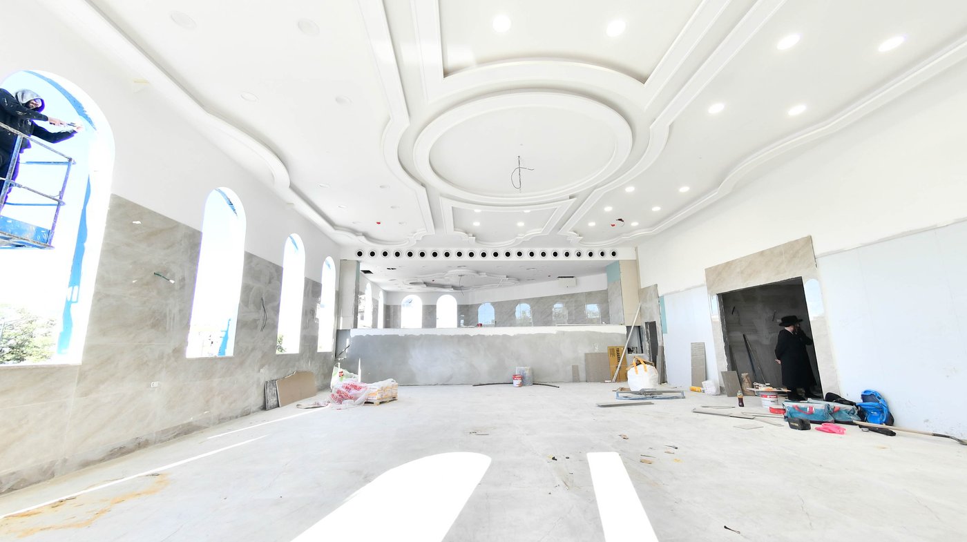 האדמו"ר מטעמשוואר אלעד בסיור בבית מדרשו