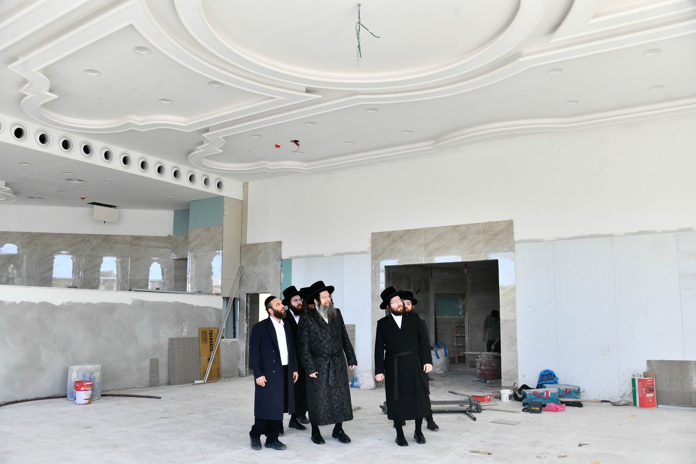 האדמו"ר מטעמשוואר אלעד בסיור בבית מדרשו