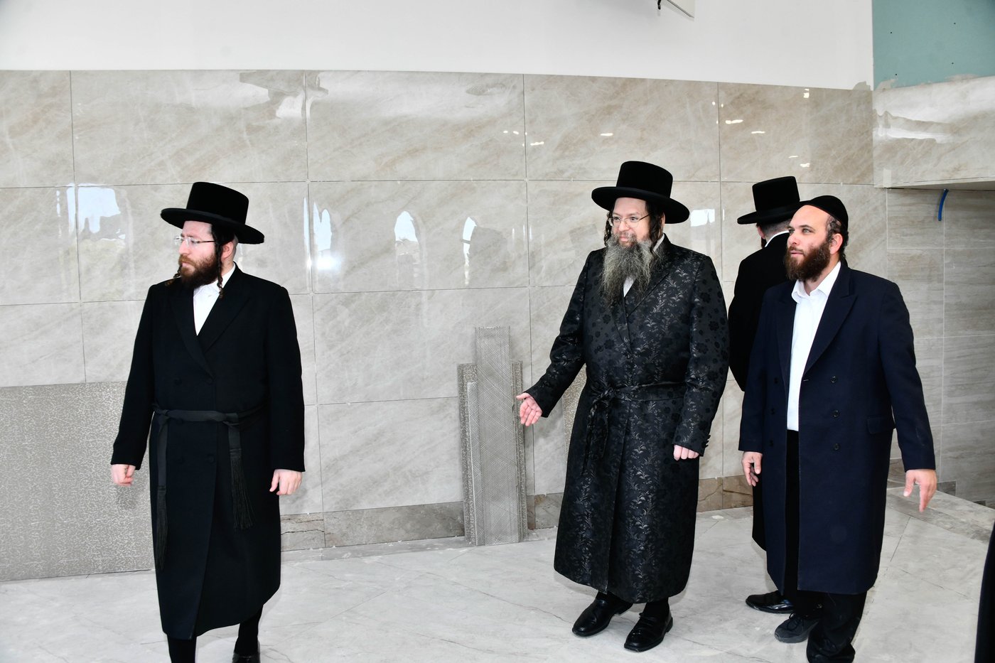 האדמו"ר מטעמשוואר אלעד בסיור בבית מדרשו